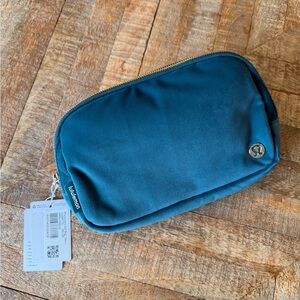 Lululemon Everywhere Belt Bag - Velour Teal